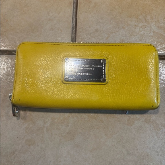 👜 Marc by Marc Jacobs Classic Q Vertical Zip Around Wallet - Picture 8 of 11